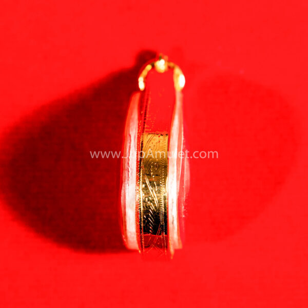 หลวงปู่โต๊ะ รูปเหมือนใบโพธิ์ ปี 2523 หลังยันต์ตรี - Image 3