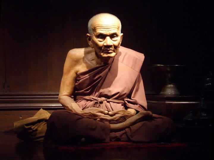 หลวงพ่อทวดหรือหลวงปู่ทวด เป็นพระสงฆ์ที่มีชีวิตอยู่จริงสมัยอยุธยา ในรัชสมัยของสมเด็จพระเอกาทศรถ