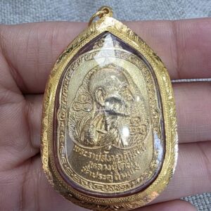 หลวงปู่โต๊ะรุ่นหันข้าง วัดศรีขันธ์ เนื้อกะไหล่ทอง(จัดสร้าง 4500องค์)